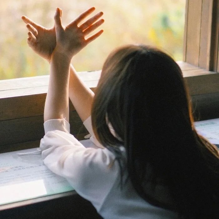 香骨未应春雪妒